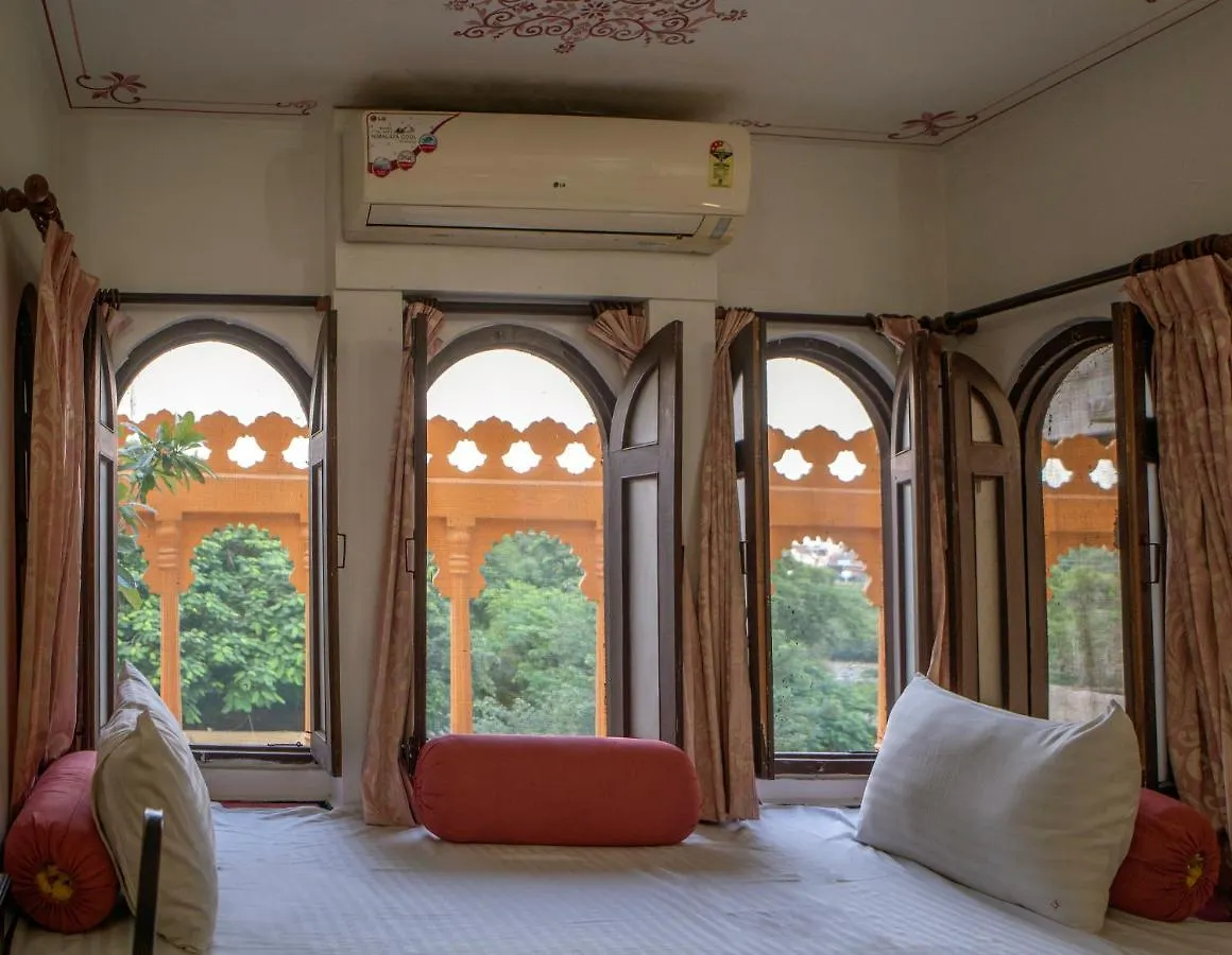 ***  The Lavitra Lakeview Hotel Udaipur India