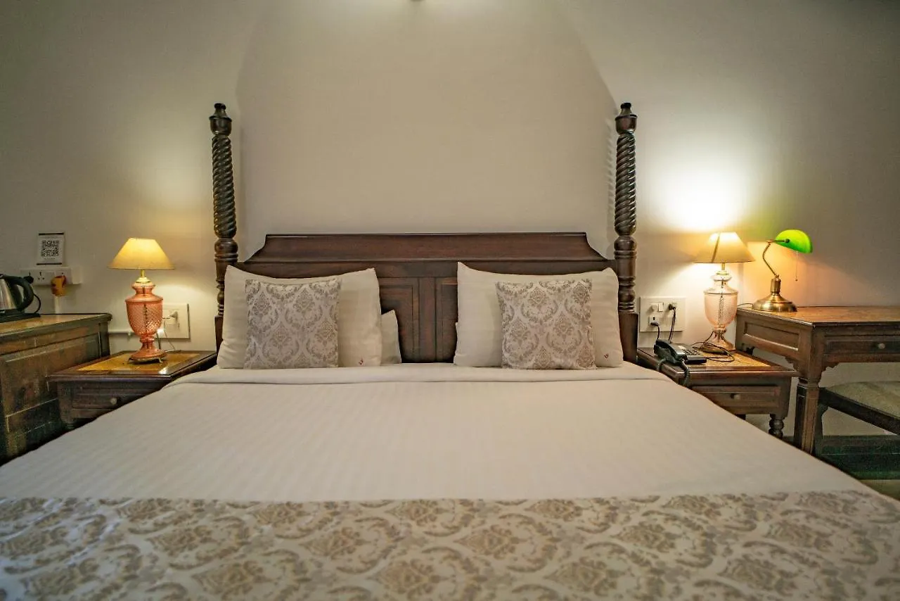 The Lavitra Lakeview Hotel Udaipur 3*,