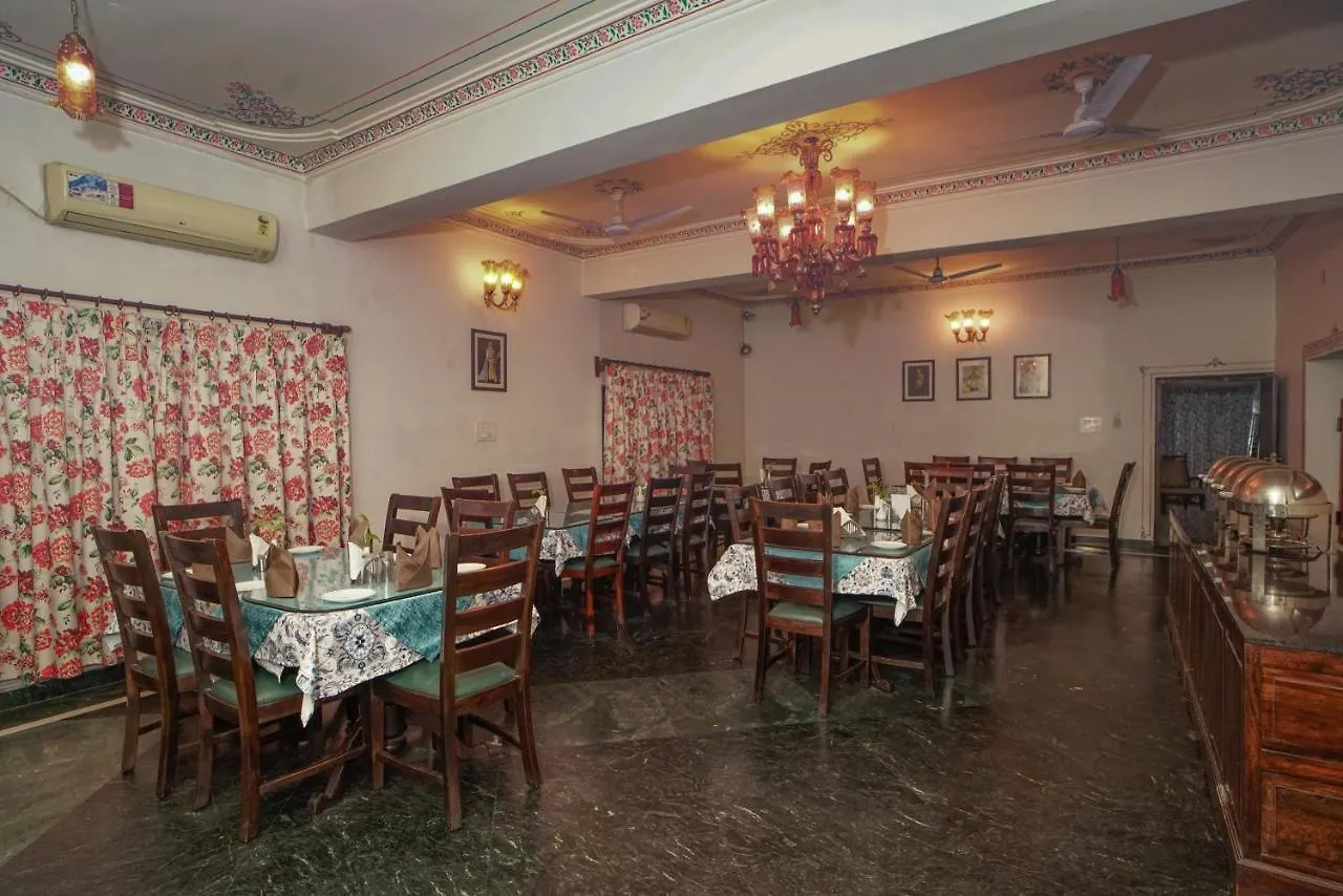 The Lavitra Lakeview Hotel Udaipur 3*,