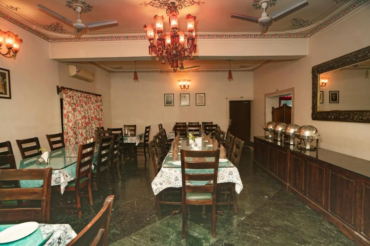 ***  The Lavitra Lakeview Hotel Udajpur Indie